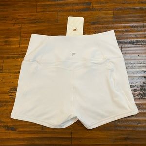 NWT Fabletics Oasis High-Waisted 2” Pocket Shorts. White Size S
